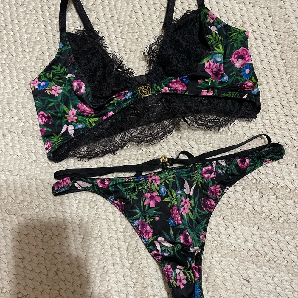Victoria’s Secret set